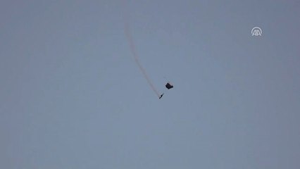 Müzisyen Hayko Cepkin'den Konser Öncesi Paraşütle Atlayış