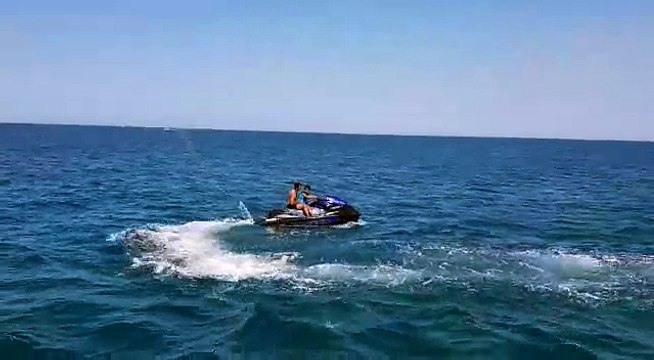 Un scooter des mer explose avec deux occupants au Maroc