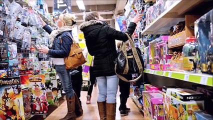 Mutter lässt Baby in verlassenem Haus zurück, 10 Jahre später entdeckt sie das Undenkbare!