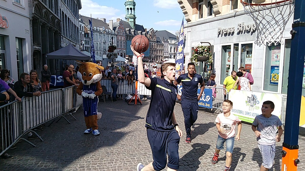 sous les yeux du Renard