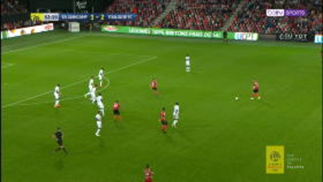 Lucas Deaux slams a long-range strike off the b...