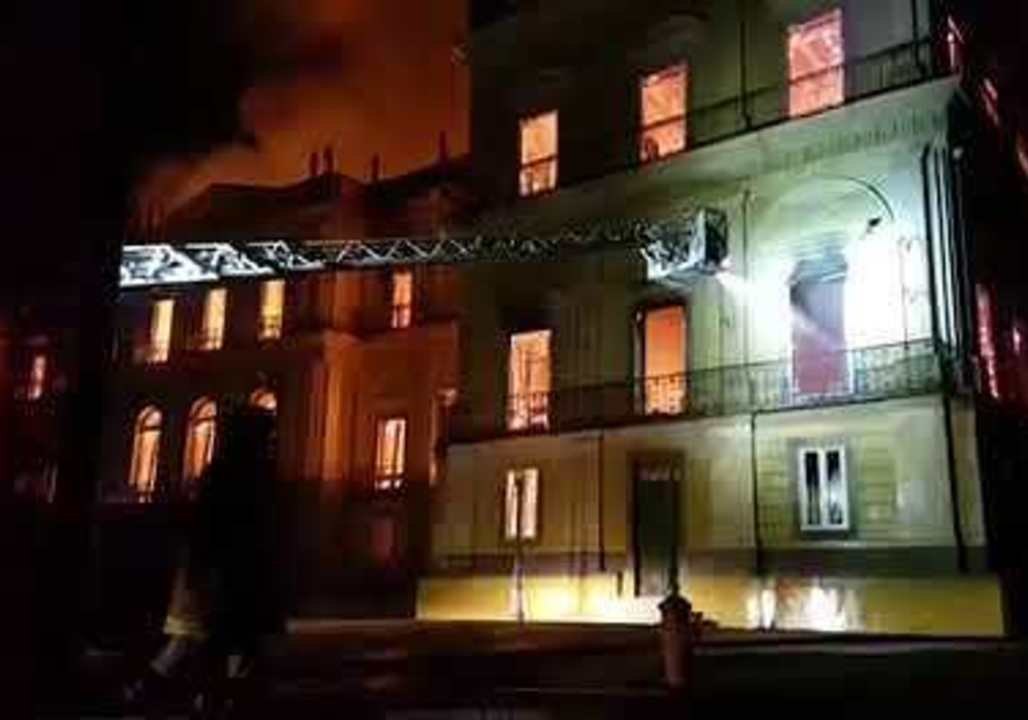 Huge Fire Rips Through Rio de Janeiro Museum