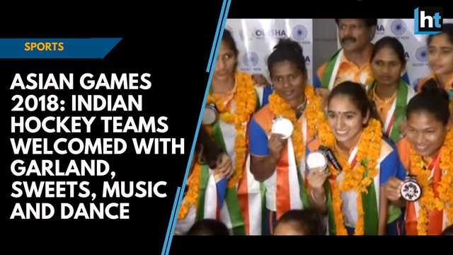 Asian Games 2018: Indian hockey teams welcomed with garland, sweets, music and dance