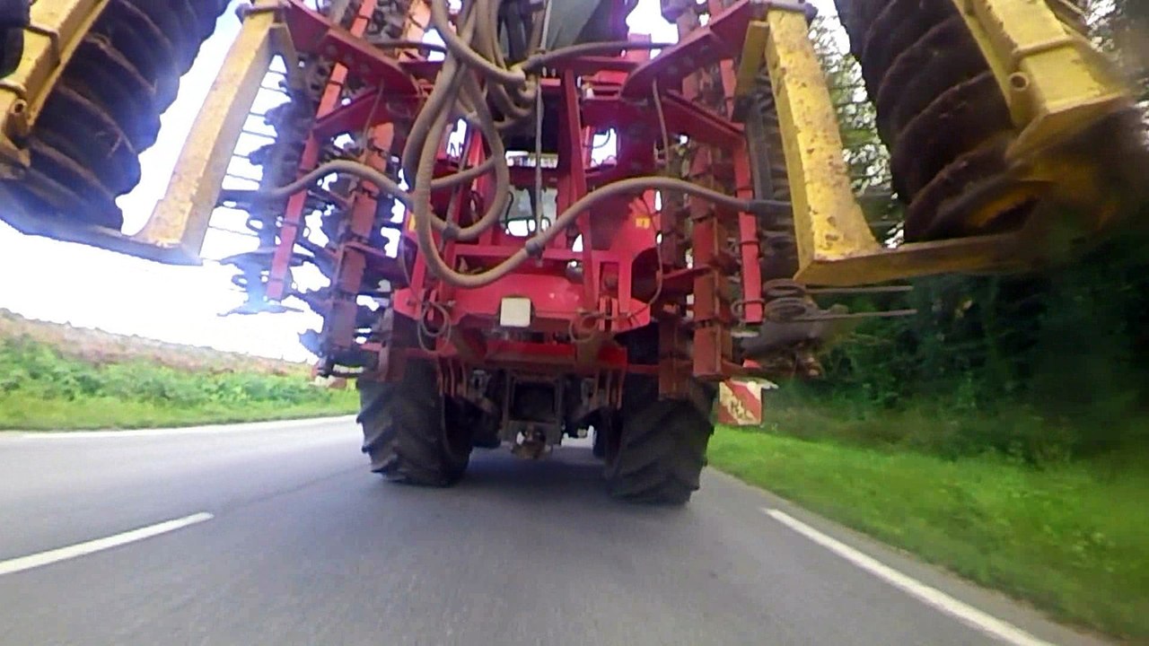 Séance vélo derrière tracteur
