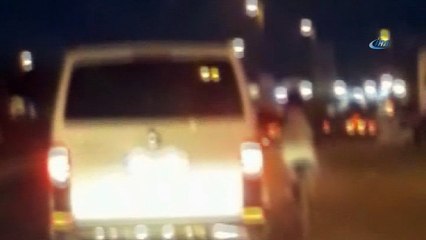 Bisikletli gencin tehlikeli yolculuğu kamerada