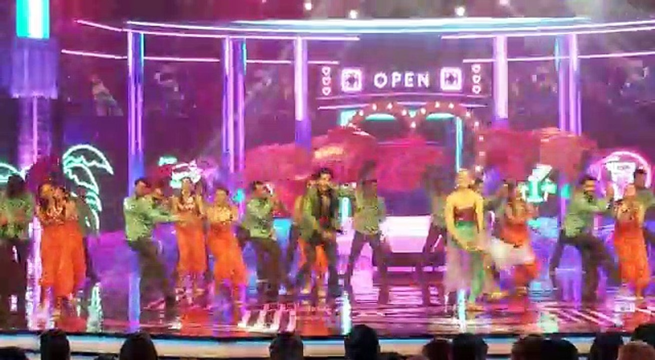 Mohsin Abbas Hair and Sadaf Kanwal Dance Performance at the Hum Style Awards