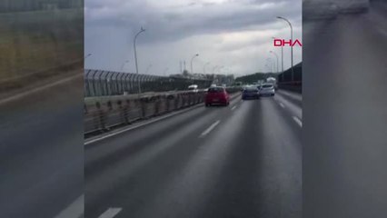 İstanbul Trafikte Terör Estirdi; Gözaltına Alınınca Polise Direndi