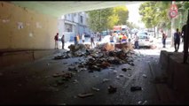 Atık kağıt yüklü kamyon üst geçide çarptı - İSTANBUL