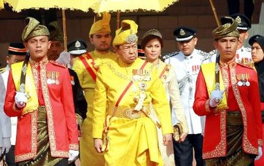 Selangor ruler raises minimum marriage age for Muslims to 18