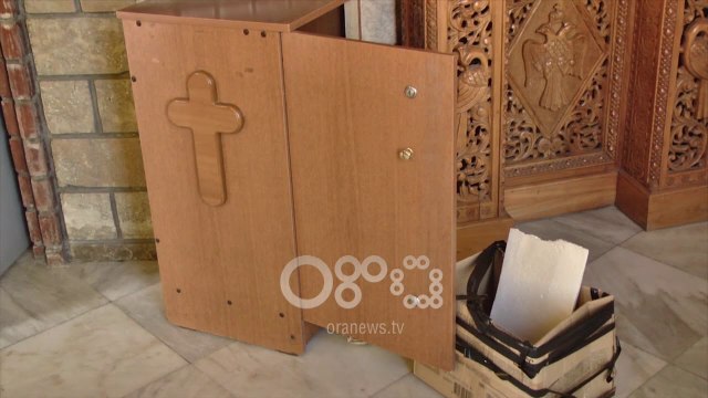 Ora News - Hajdutët thyejnë derën e Katedrales në Korçë, grabitin arkat e dhurimeve