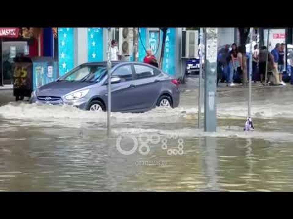 Ora News - Durrësi zgjohet i përmbytur, ujërat...