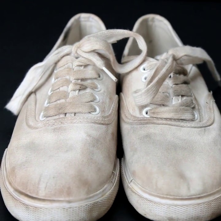 FACILE À FAIRE - Rendez vos chaussures blanches encore avec ces astuces faciles
