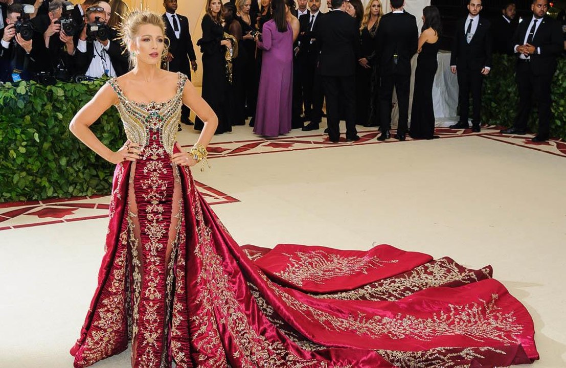 Blake Lively prefers a 'simple' makeup regime
