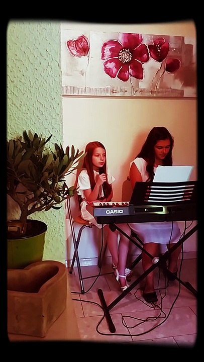 Lévanah (The Voice Kids 2   2015) chante Homeless accompagnée au piano par Eléonore