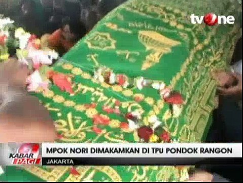 Isak Tangis Warnai Pemakaman Mpok Nori
