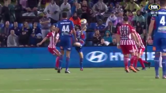 Finaliste Puskas 2018 : le but stratosphérique de Riley McGree