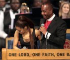 Aretha Frankli'nin Cenaze Töreninde, Ariana Grande'yi Taciz Ettiği İddia Edilen Rahip Özür Diledi