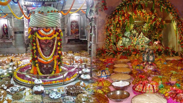 Krishna Janmashtami पर क्यों लगाते हैं 56 भोग, क्या है इसका महत्व | Boldsky