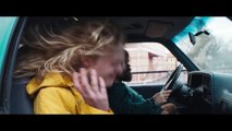 I Think We're Alone Now - Trailer VO avec Elle Fanning et Peter Dinklage