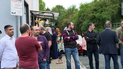 Almanya'da ırkçılığa maruz kalan aileye Türklerden destek