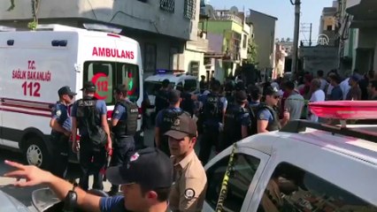 Mersin'de bir evde 5 kişi ölü bulundu (1)