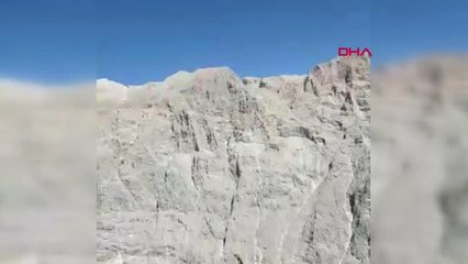 Kayseri Paraşütle Kayalıklara Düşen Genç, Helikopterle Adana'ya Gönderildi