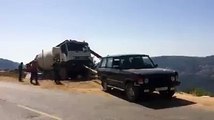 Range Rover Pulls A Big Truck