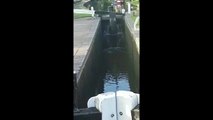 Quand tu sautes par dessus un canal !