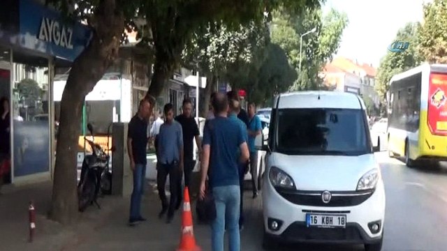 Bursa'da akıl almaz kapkaç kameraya yansıdı