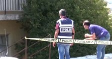 Antalya'da Cinnet Getiren Genç, Babasını Şişeyle Yaraladı, Kardeşine Zıpkınla Saldırdı