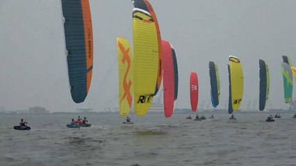 شاهد: مسابقة لركوب الأمواج بمساعدة طائرات الورق في الصين