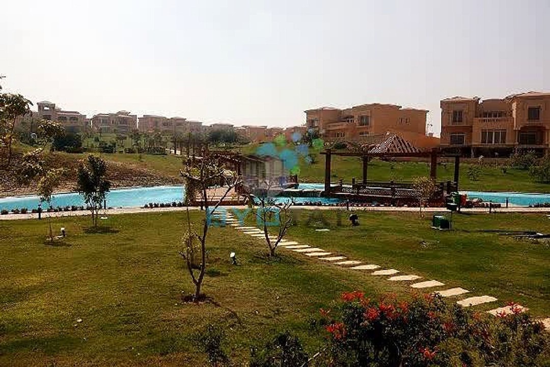 كمبوند رويال ميدوز – تونهاوس للبيع 3 ادوار