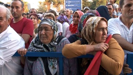 Adana’da ilk hacı kafilesi coşkuyla karşılandı