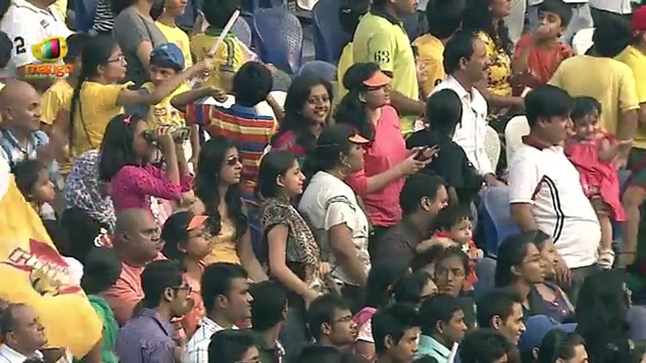 Yo Yo Honey Singh live performance 2018 @ ccl 4...