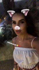 Vajza e vogël e kritikon Kidën