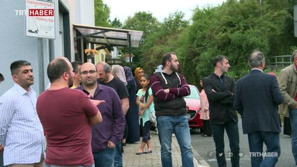 Almanya'da ırkçılığa maruz kalan aileye Türklerden destek