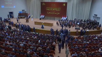 نواب العراق يعطلون المجلس بأول يوم عمل له
