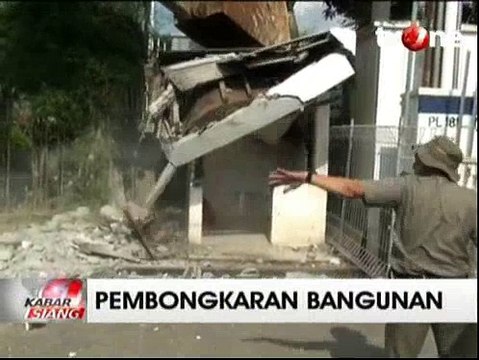 Puluhan Bangunan di Duren Sawit Dibongkar Satpol PP