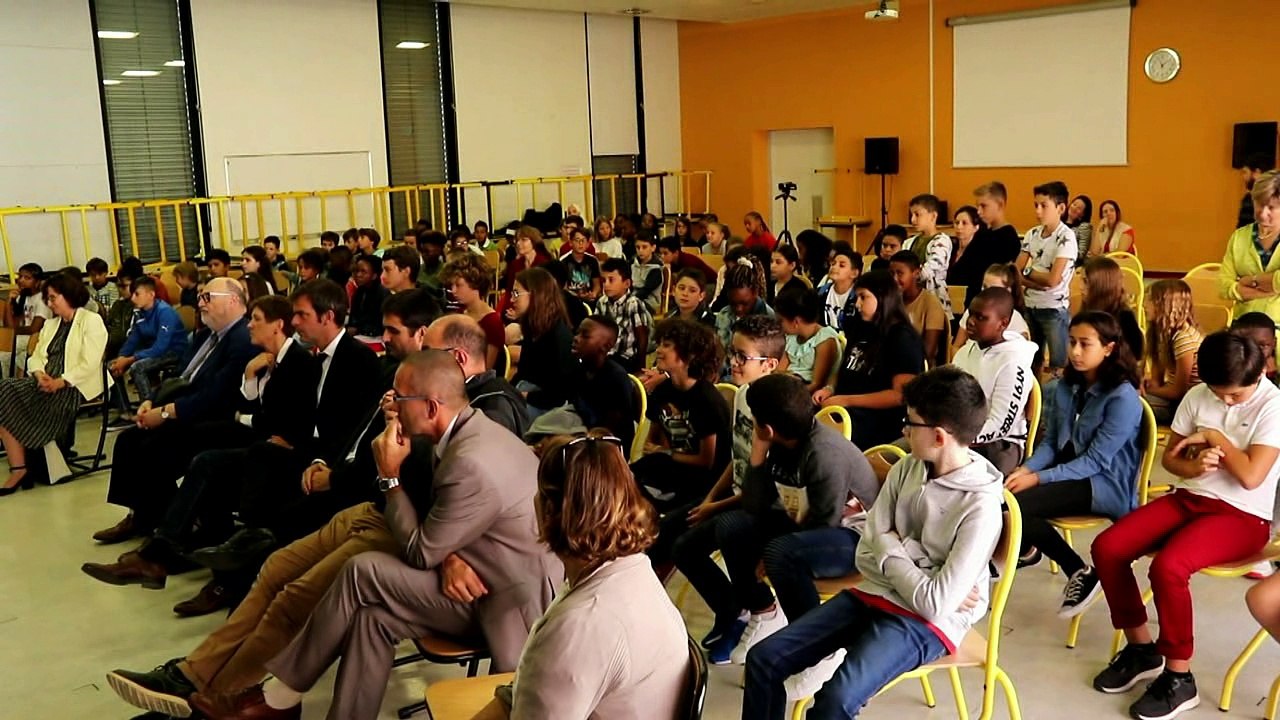Grenoble : le pianiste Michel Dalberto a offert un concert aux élèves du collège Stendhal