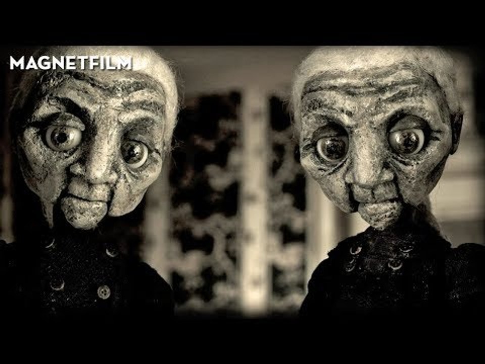 The twin girls of Sunset Street | A Short Film by Marc Riba & Anna Solanas