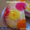 These jelly cakes look like flowers in a drop of water. via Gelatin Art Market, instagram.com/GelatinArtMarket, youtube.com/channel/UCJtoFHC5mrlG6IqYx1vRS3g