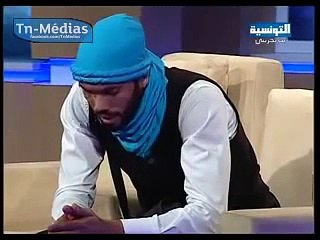 مؤثر جدا شاب تونسي ينشد للإسلام ويصعق العلمانيين