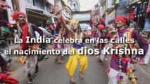 La India celebra en las calles el nacimiento del dios Krishna