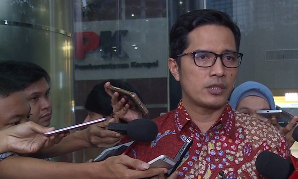 Di Balik Kasus Zumi Zola - AIMAN (1)