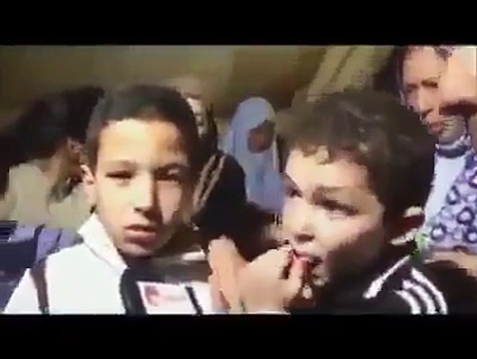 Un enfant algérien raconte ses soucis et son chagrin