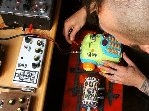 EXTERNAL LFO (circuit bending)
