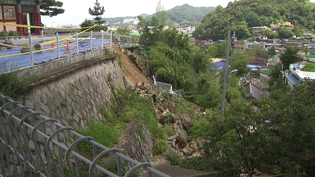 전주 장대비로 석축 붕괴...주민 6명 대피 / YTN