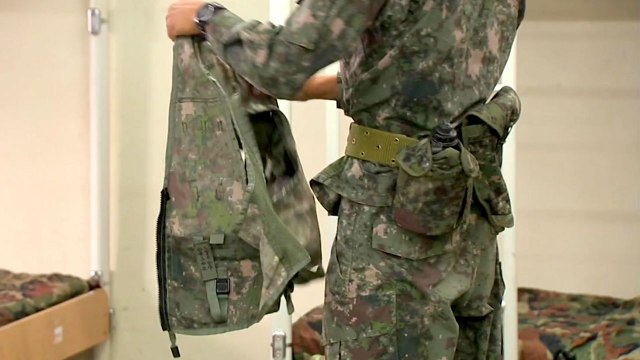 軍 복무 단축 확정...10월부터 2주에 하루씩 줄어 / YTN