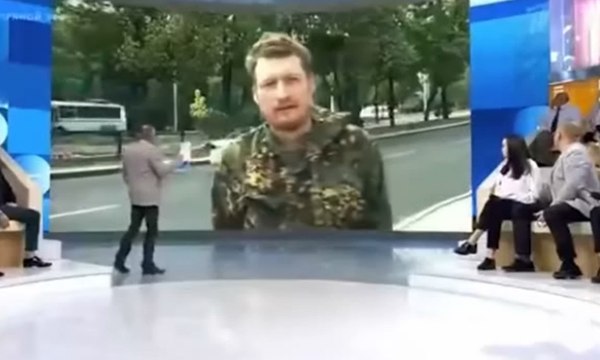 Savaş muhabirine canlı yayında saldırı