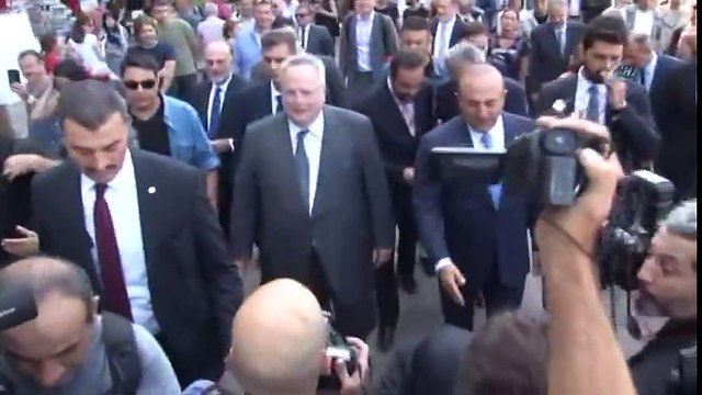 Çavuşoğlu, Yunan Mevkidaşı İle İzmir Sokaklarında